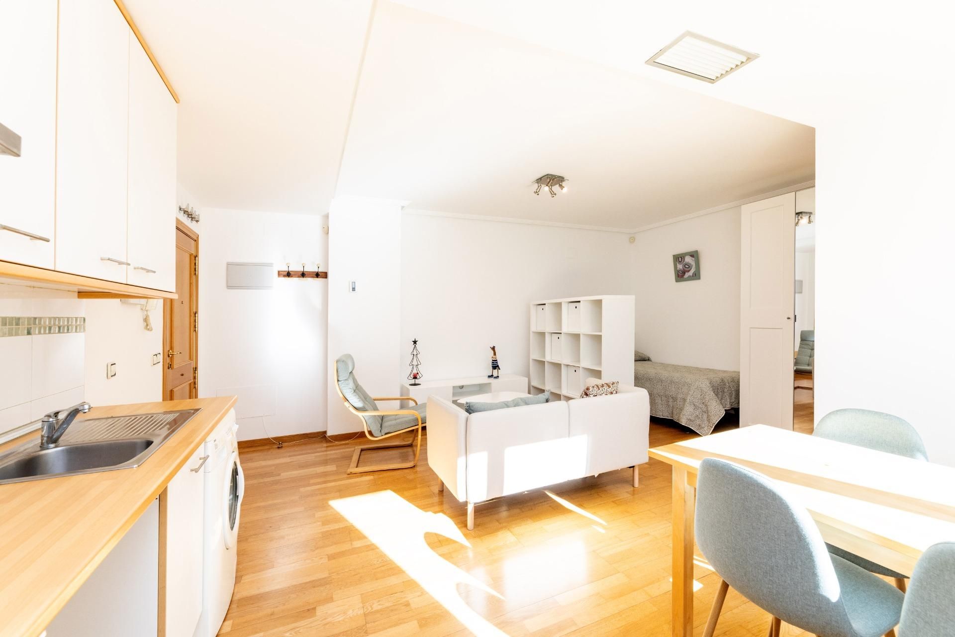 Bedroom of Study to rent in  Madrid Capital  with Community pool