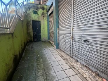 Locale commerciale in vendita a Kabiezes