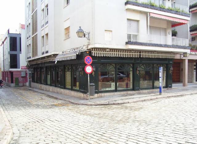 Local comercial en Alquiler en  Monti en Centro