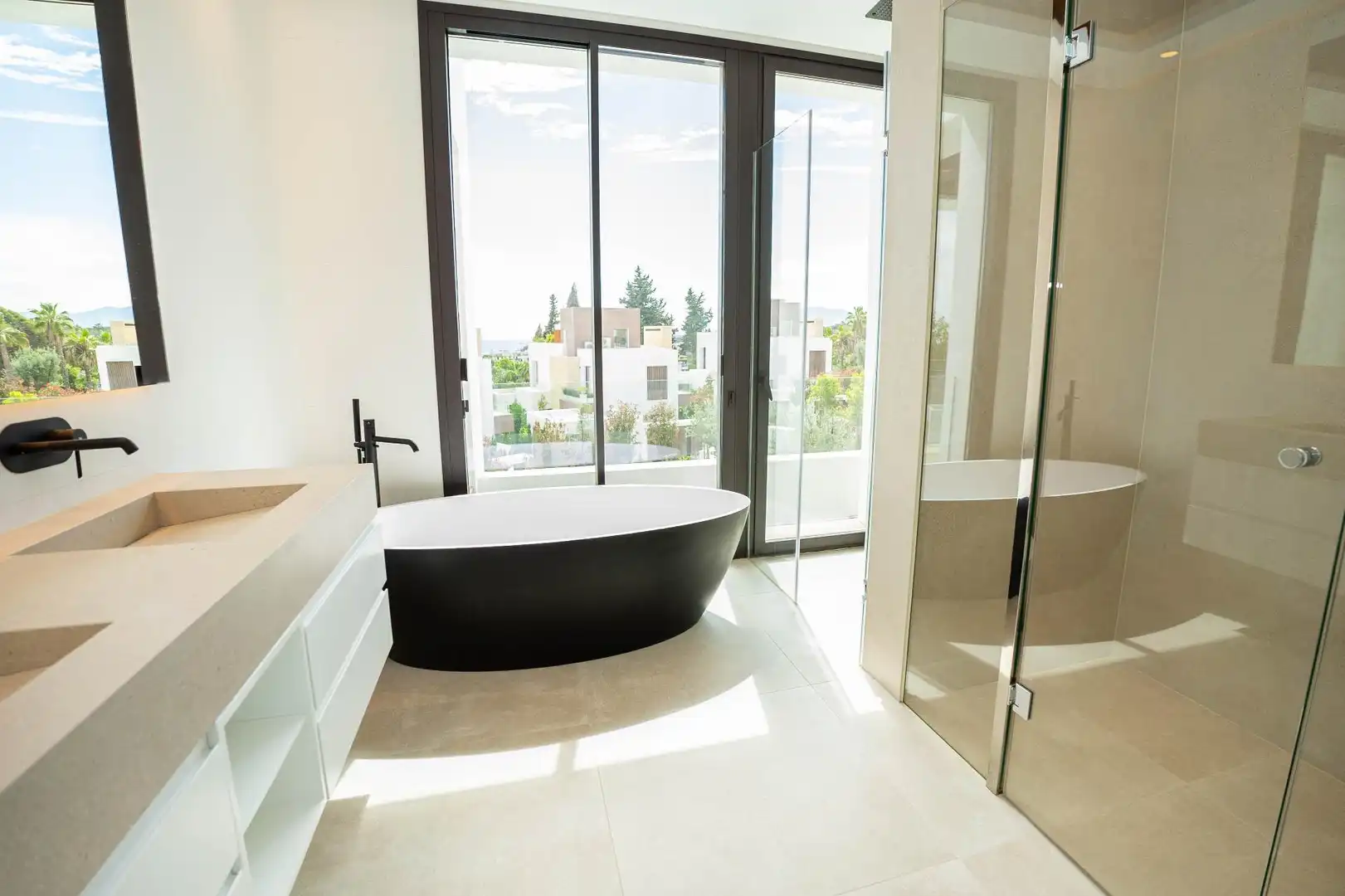 Baño de Casa o chalet en venta en Marbella con Aire acondicionado, Jardín privado y Terraza
