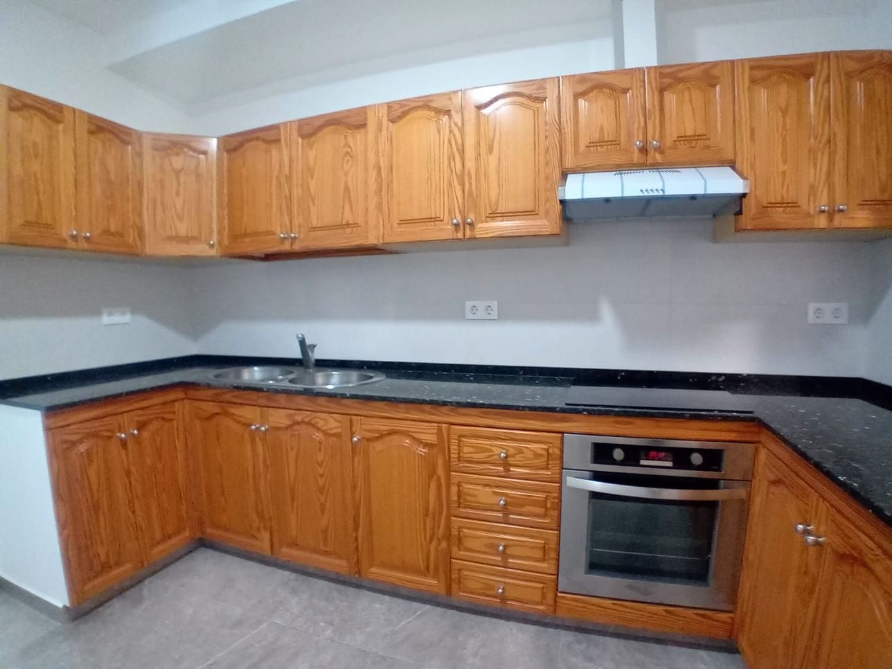 Cuina de Apartament de lloguer en Las Palmas de Gran Canaria amb Forn