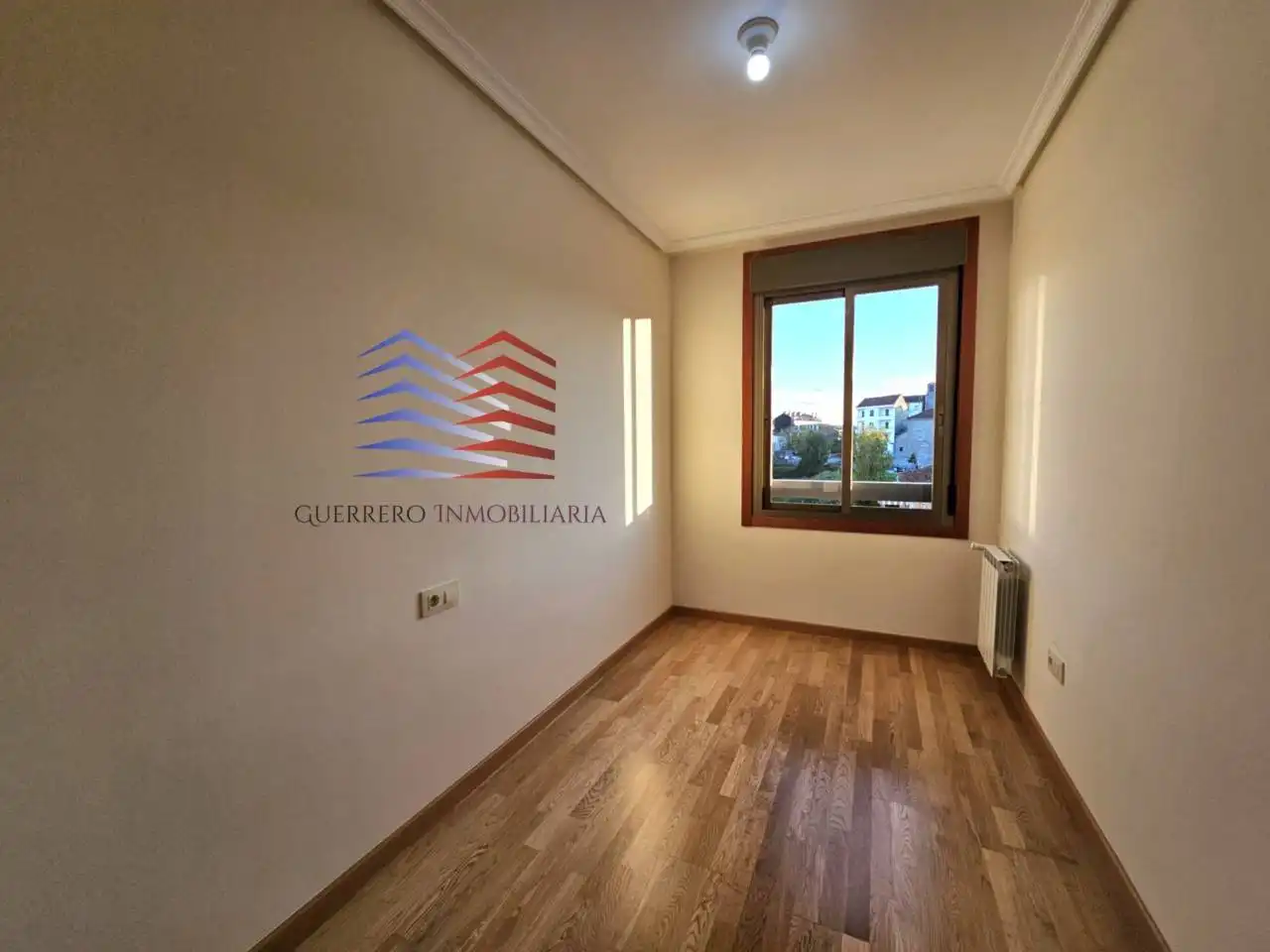 Wohnung zur Miete in Ourense Capital  mit Heizung, Parkett und Abstellraum