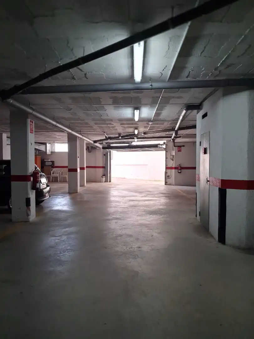 Parking de Apartamento en venta en El Vendrell con Terraza y Piscina comunitaria