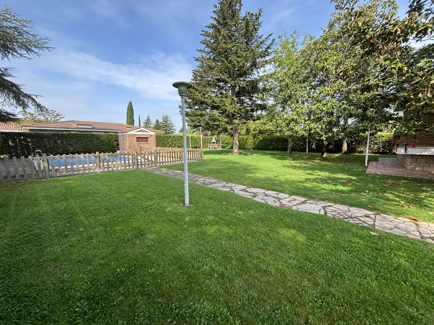 Chalet con piscina en venta en Carrer Cervantes Saavedra, imagen 2