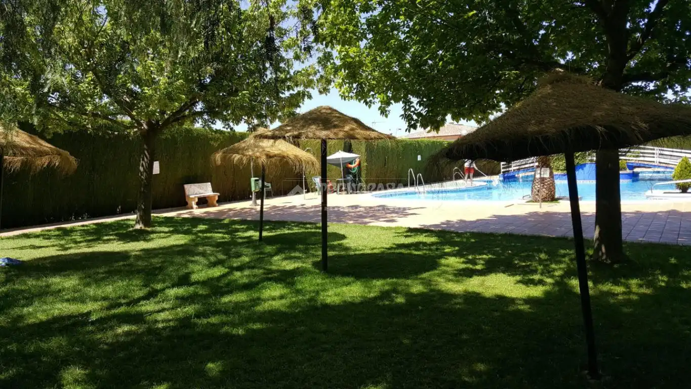 Piscina de Casa adosada en venta en Padul con Terraza y Piscina comunitaria