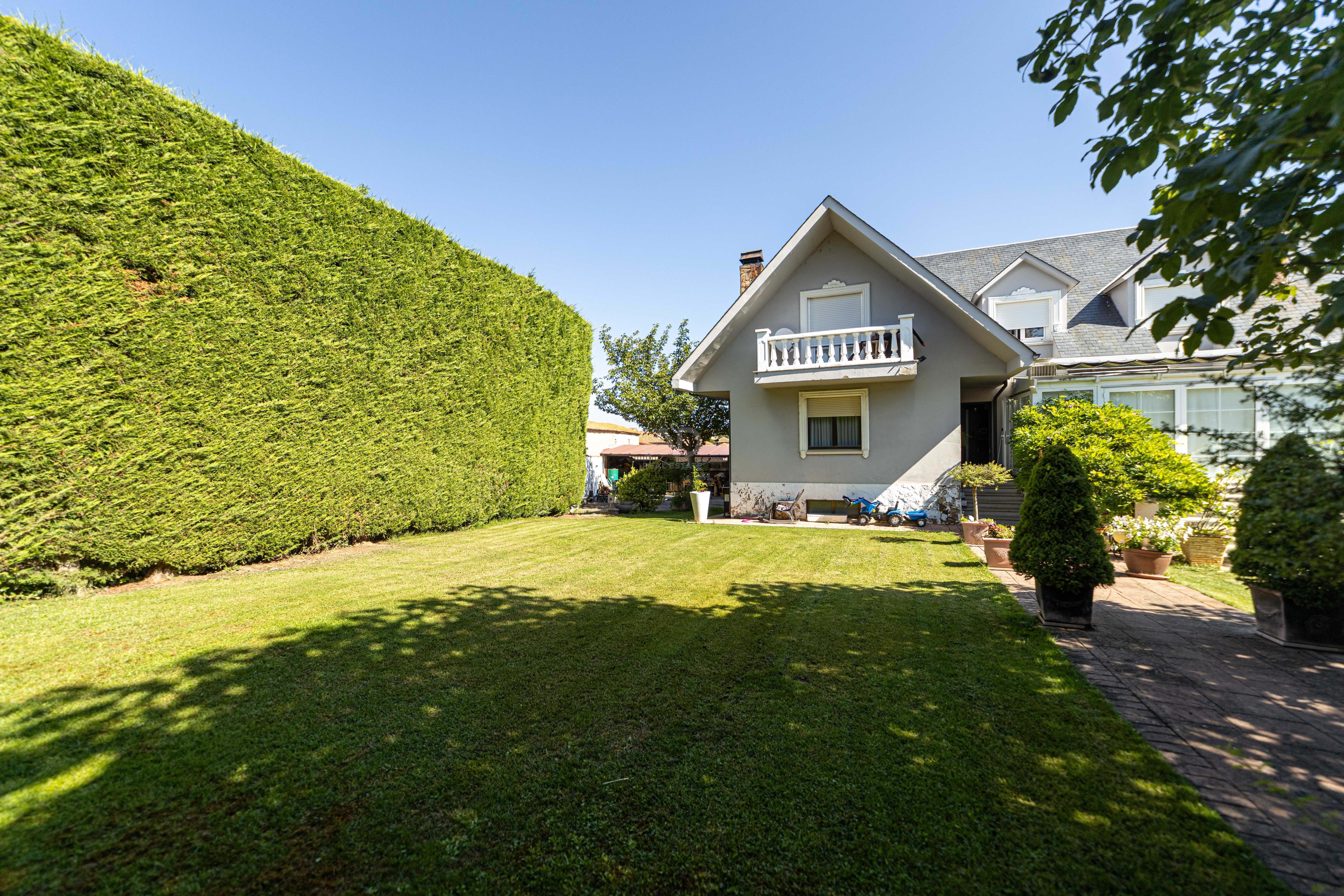 Vista exterior de Casa o chalet en venta en Santovenia de la Valdoncina con Calefacción