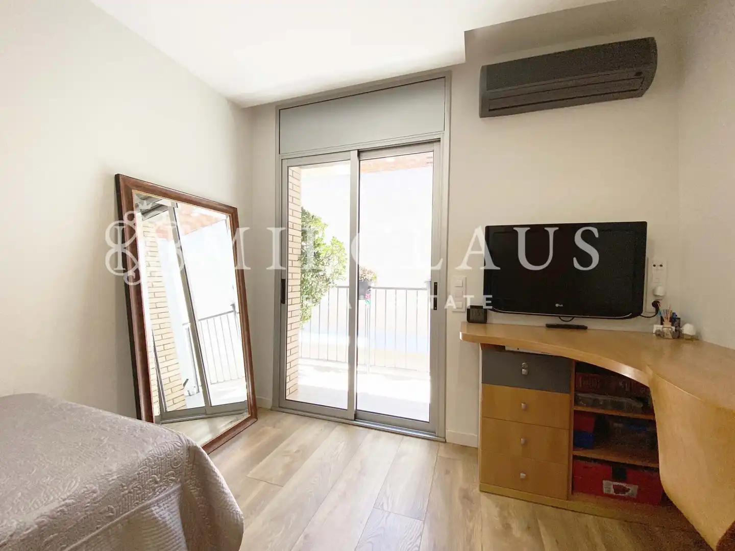 Schlafzimmer von Einfamilien-Reihenhaus zum Verkauf in L'Hospitalet de Llobregat mit Klimaanlage, Heizung und Parkett