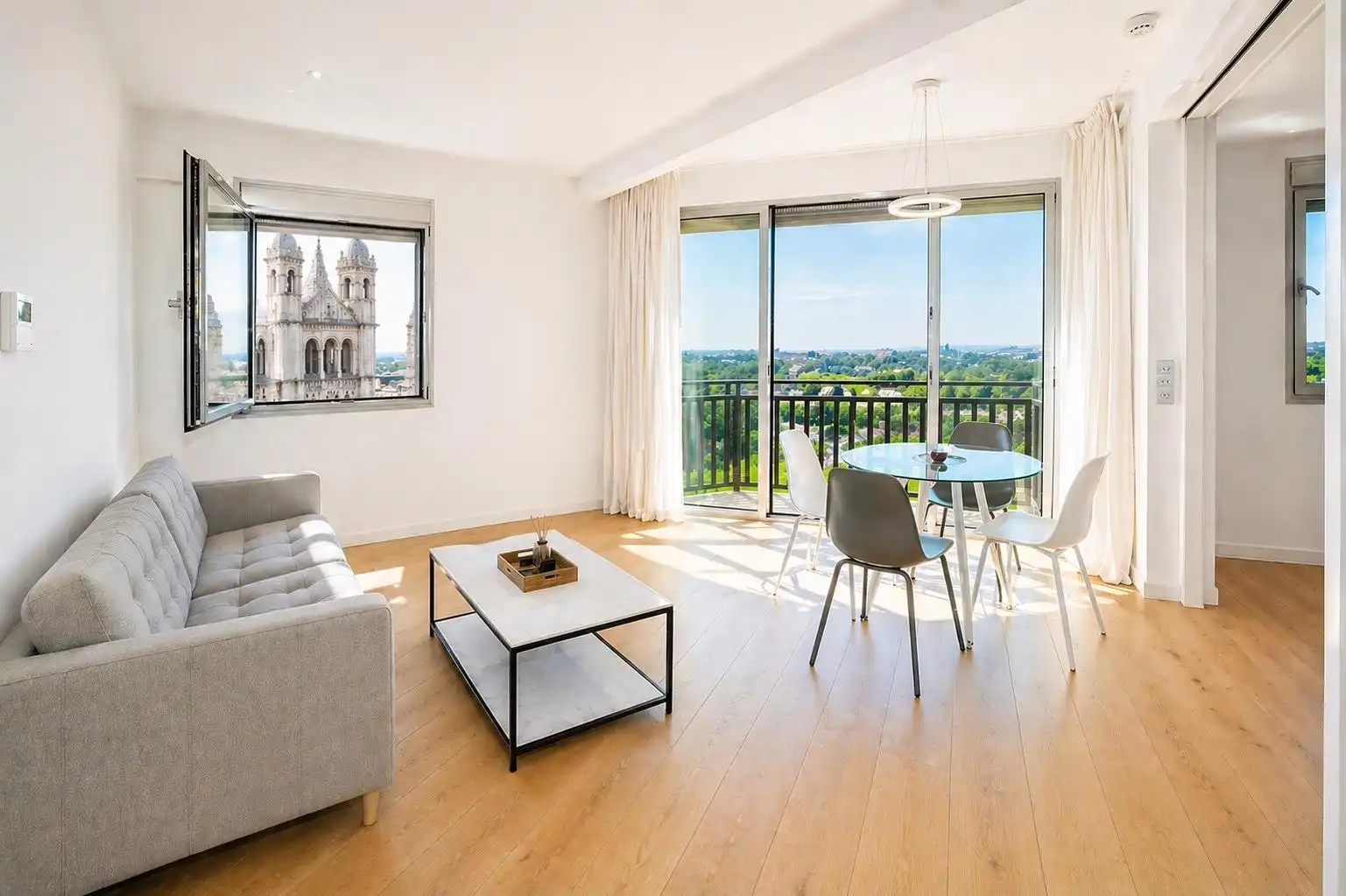 Sala de estar de Piso de alquiler en  Madrid Capital con Parquet, Terraza y Amueblado