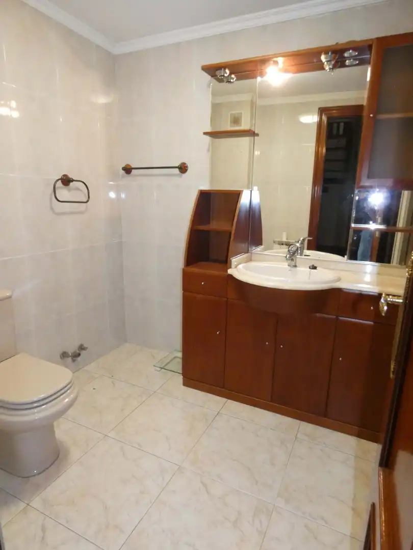 Badezimmer von Maisonette zum Verkauf in Medina de Pomar mit Heizung und Möbliert
