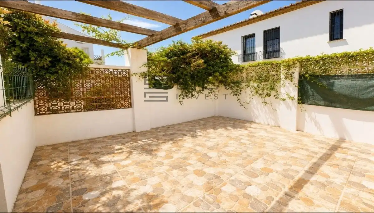 Terraced house with pool for sale in Valle Verde, imagen 5