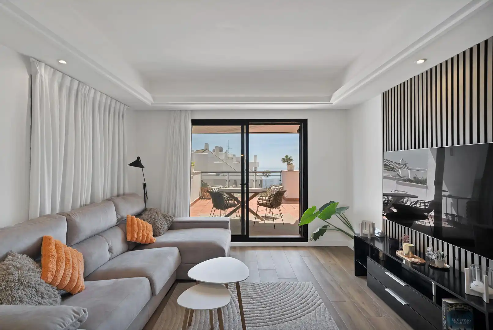 Living room of Attic for sale in Casares  with Private garden, Alarm and Community pool
