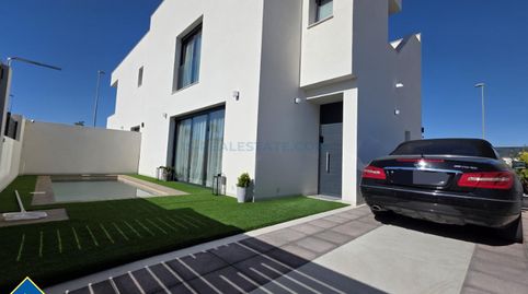 Casa con piscina privada, en la provincia de Alicante, en la localidad de Benijófar. 2 habitaciones | 88 m² | 8 kilómetros del mar