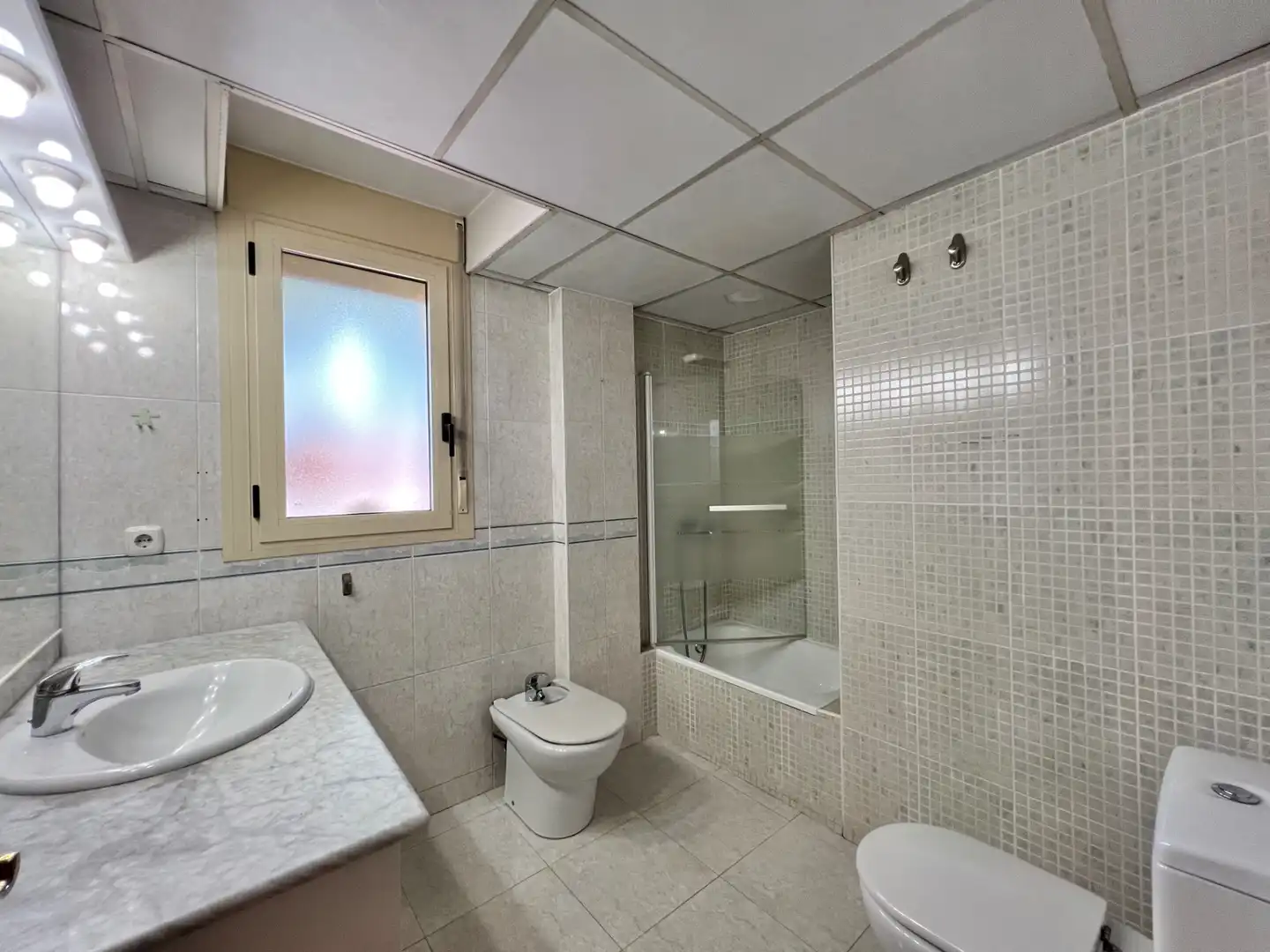 Bathroom of Flat for rent in Reus  with Air Conditioner, Heating and Private garden