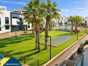 Penthouse with pool for sale in Los Balcones - Los Altos