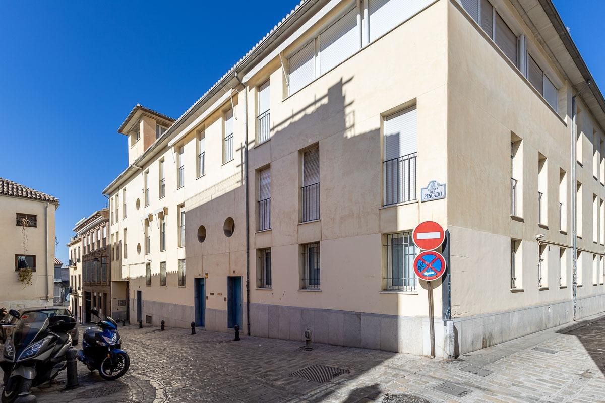 Exterior view of Flat for sale in  Granada Capital  with Furnished