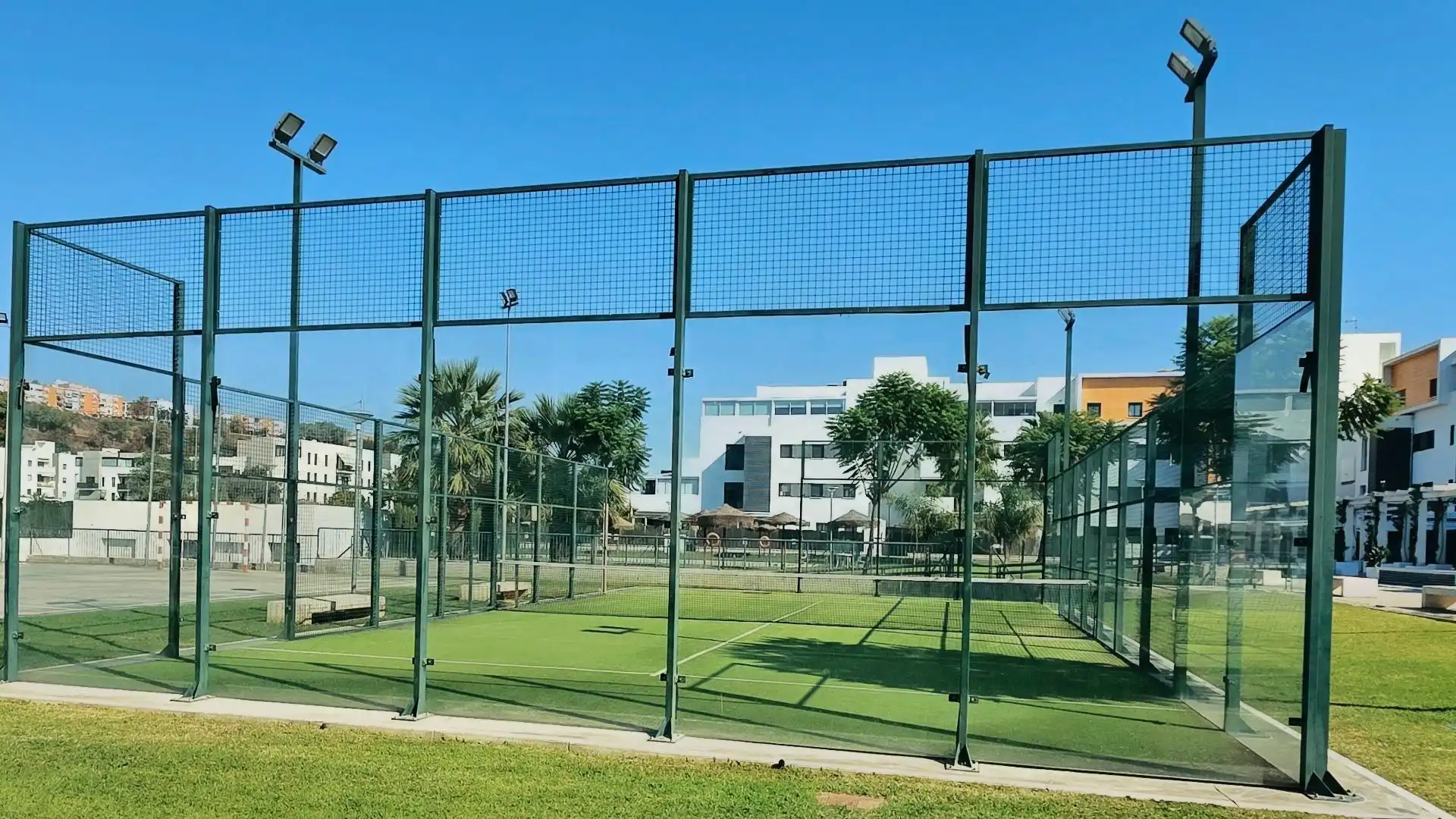 Vista exterior de Pis en venda en San Juan de Aznalfarache amb Aire condicionat, Jardí privat i Parquet