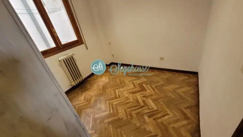Bedroom of Flat for rent in Segovia  with Heating, Parquet flooring and Terrace