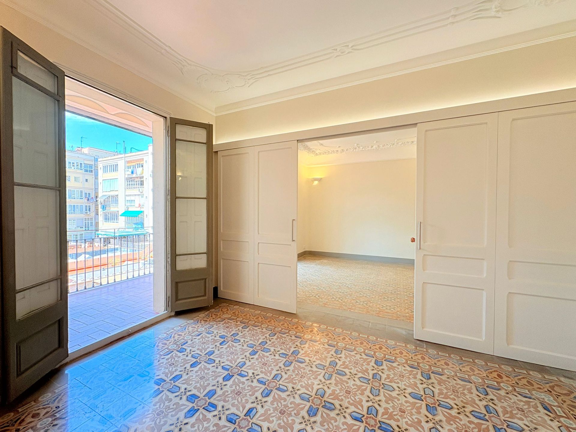 Study to rent in  Barcelona Capital  with Air Conditioner, Heating and Oven