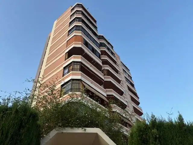 Außenansicht von Wohnungen zur Miete in Benicasim / Benicàssim mit Privatgarten, Terrasse und Gemeinschaftspool