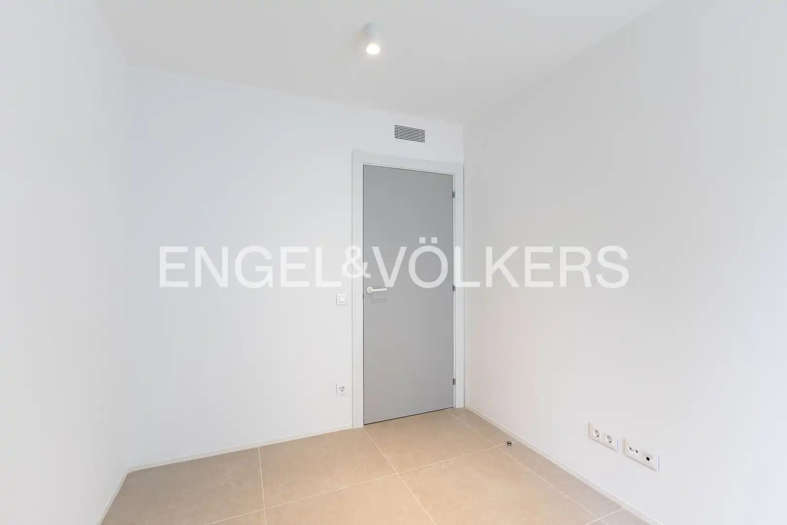 Wohnung zum Verkauf in L'Hospitalet de Llobregat mit Klimaanlage, Heizung und Terrasse