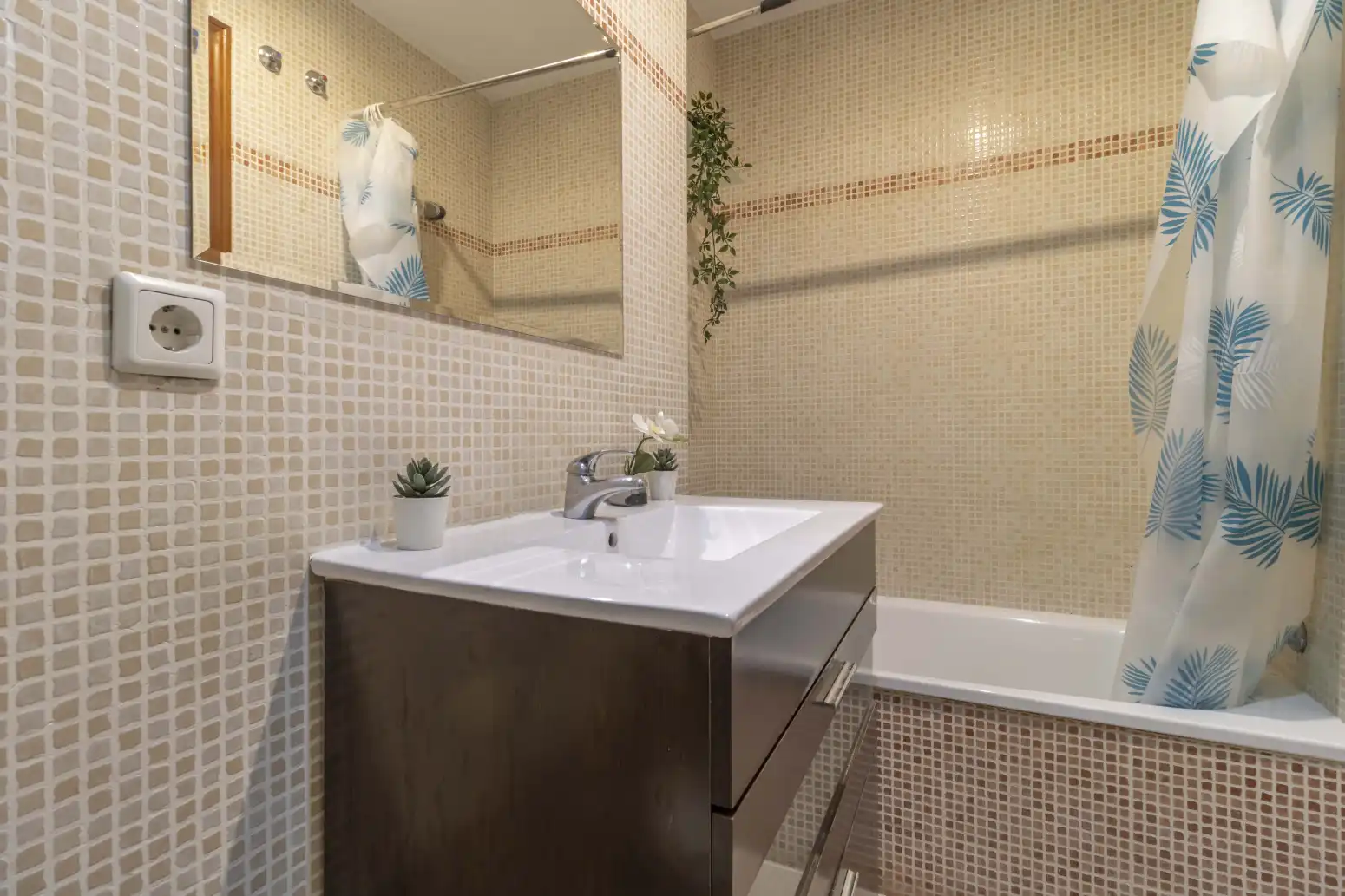 Badezimmer von Wohnung zum Verkauf in Mairena del Aljarafe mit Klimaanlage, Privatgarten und Terrasse