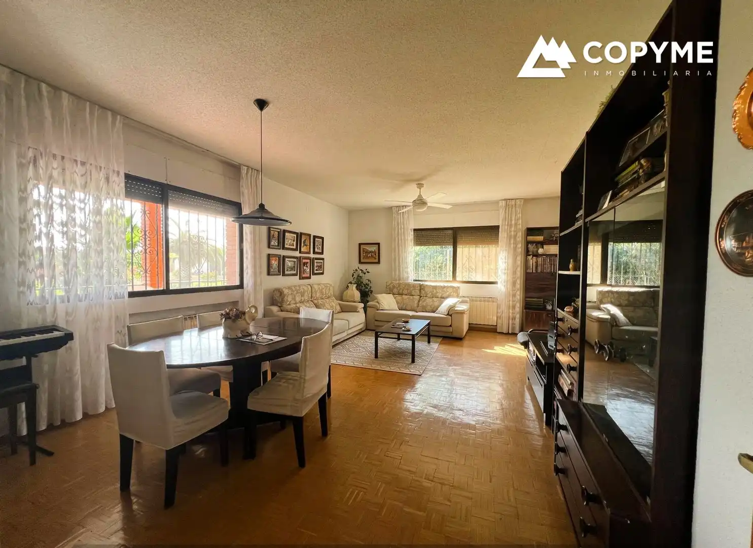 Sala de estar de Casa o chalet en venta en Novés con Calefacción, Jardín privado y Parquet