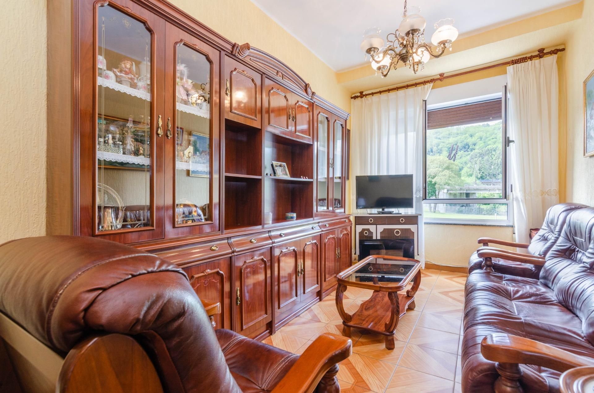 Sala d'estar de Pis en venda en Langreo amb Calefacció