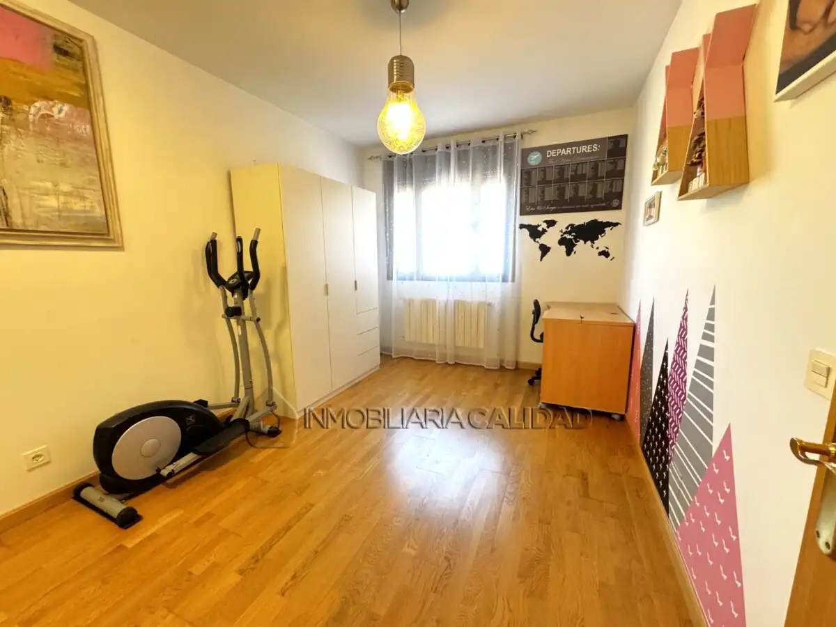 Habitación de Piso en venta en Burgos con Calefacción, Terraza y Trastero