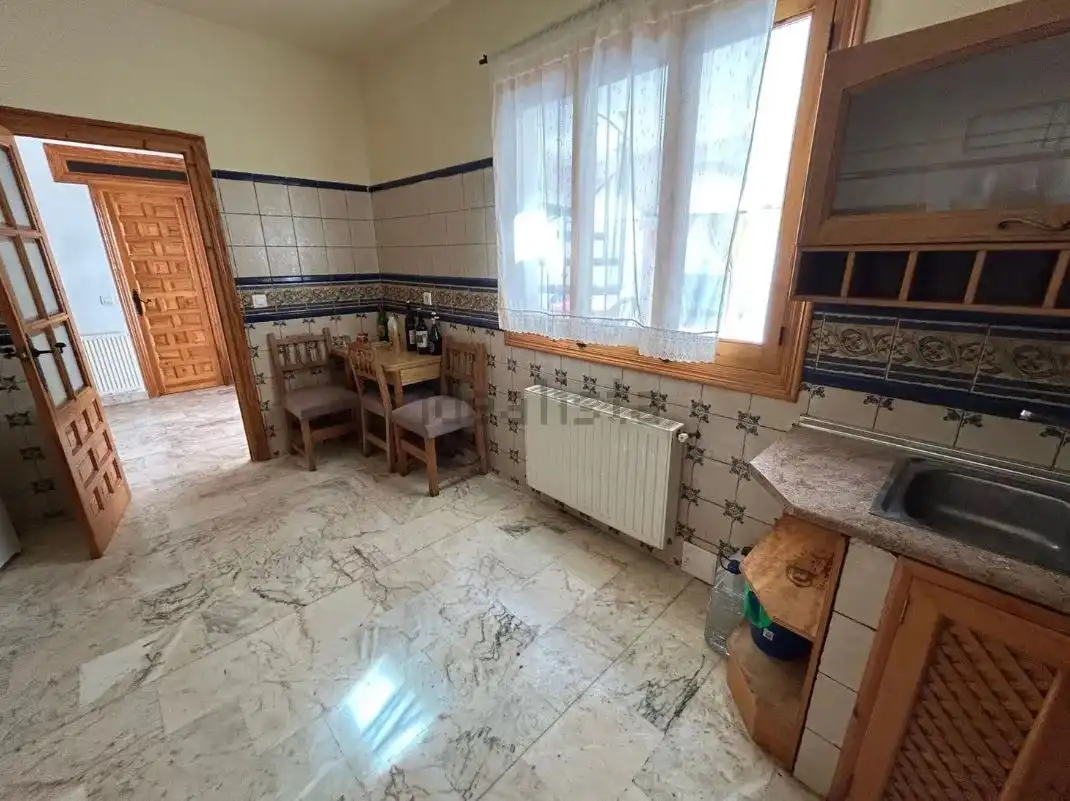 Cuina de Casa o xalet en venda en Torralba de Calatrava amb Calefacció, Terrassa i Moblat