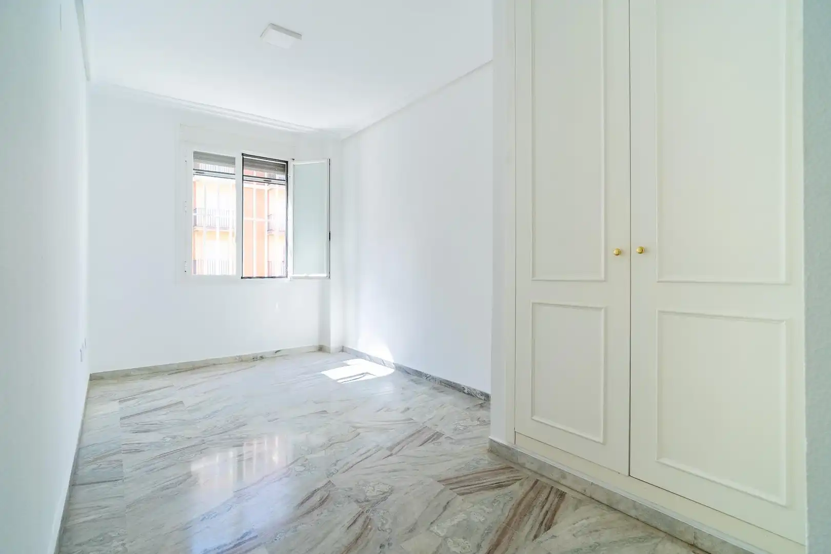 Habitación de Piso de alquiler en Sevilla con Aire acondicionado y Calefacción