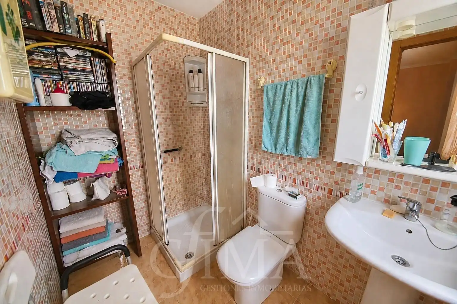 Baño de Piso en venta en Tomelloso con Calefacción y Amueblado
