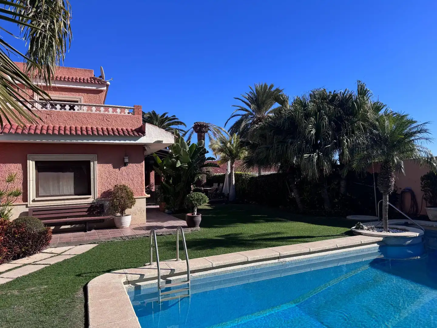 Garden of Houses for sale in Roquetas de Mar  with Air Conditioner, Storage room and Swimming Pool