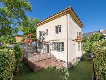 Villa mit Garten zum Verkauf in Chamartín