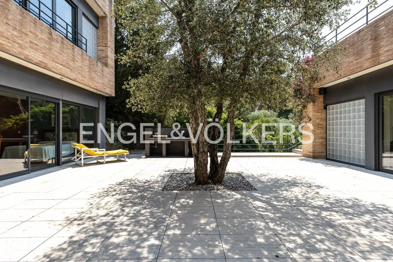 Terrassa de Casa adosada en venda en Sant Cugat del Vallès amb Calefacció, Jardí privat i Parquet