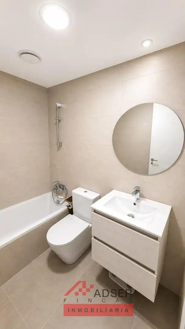 Bathroom of Flat for sale in  Logroño  with Air Conditioner, Heating and Terrace