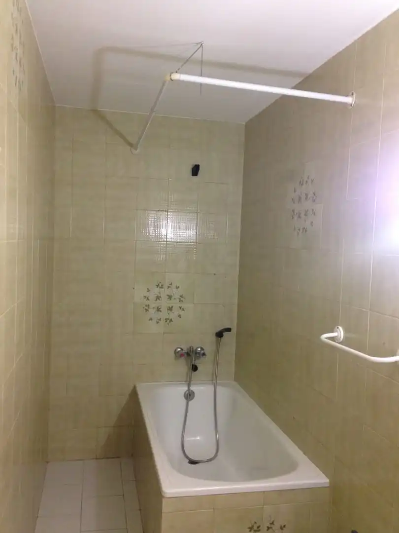 Badezimmer von Wohnung zur Miete in Córdoba mit Klimaanlage, Heizung und Möbliert