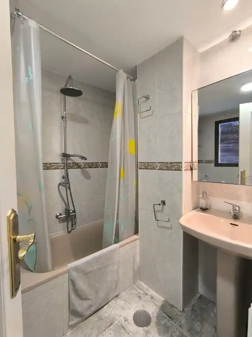 Bathroom of Flat for rent in Beiro