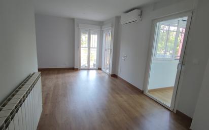 Living room of Flat to rent in  Madrid Capital  with Air Conditioner and Terrace