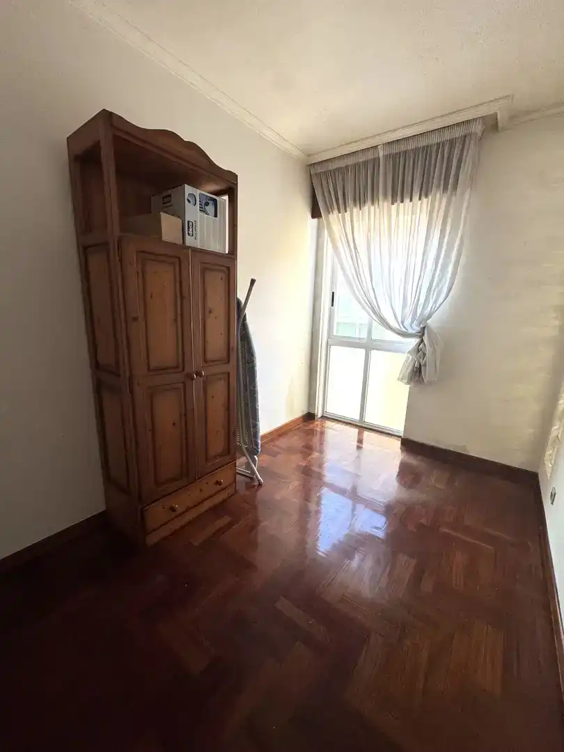 Schlafzimmer von Wohnung zum Verkauf in Teo mit Klimaanlage, Schwimmbad und Balkon
