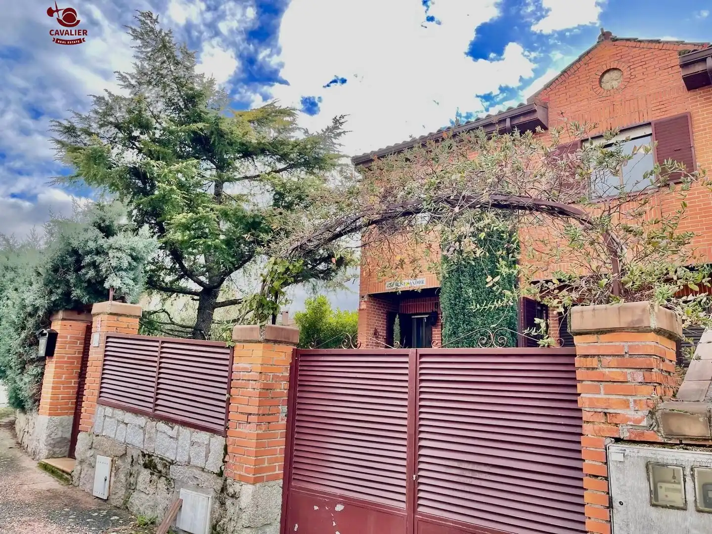 Vista exterior de Casa adosada en venta en Los Molinos con Calefacción, Jardín privado y Terraza