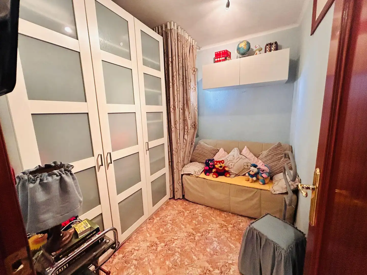 Habitación de Piso en venta en L'Hospitalet de Llobregat con Amueblado y Balcón