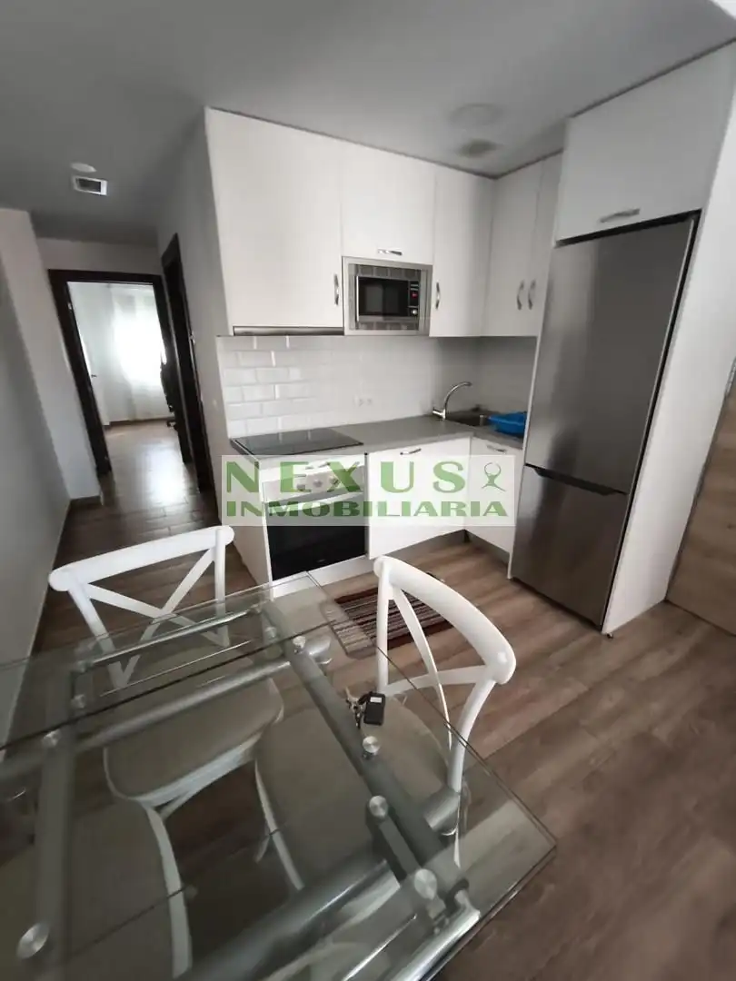 Cuina de Apartament de lloguer en Cáceres amb Aire condicionat, Calefacció i Moblat