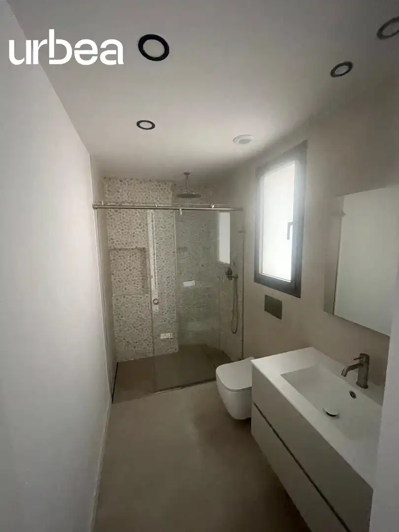 Baño de Dúplex de alquiler en Málaga con Aire acondicionado, Calefacción y Jardín privado