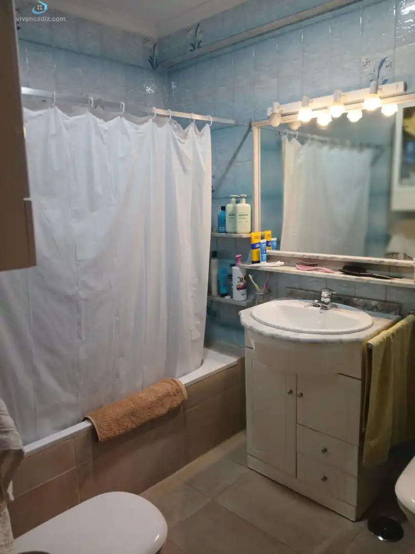 Bathroom of Flat for sale in Cádiz