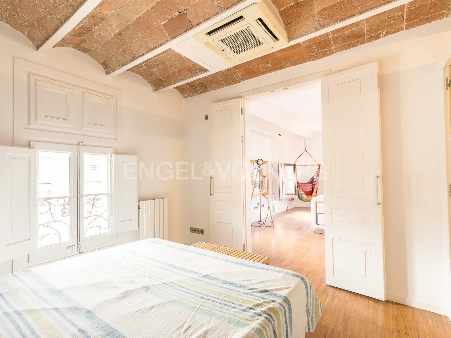 Schlafzimmer von Dachboden zur Miete in Barcelona mit Klimaanlage, Heizung und Parkett