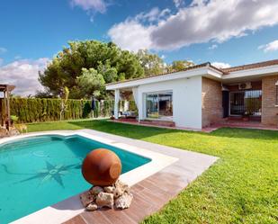 Garden of House or chalet for sale in  Sevilla Capital  with Air Conditioner, Terrace and Swimming Pool