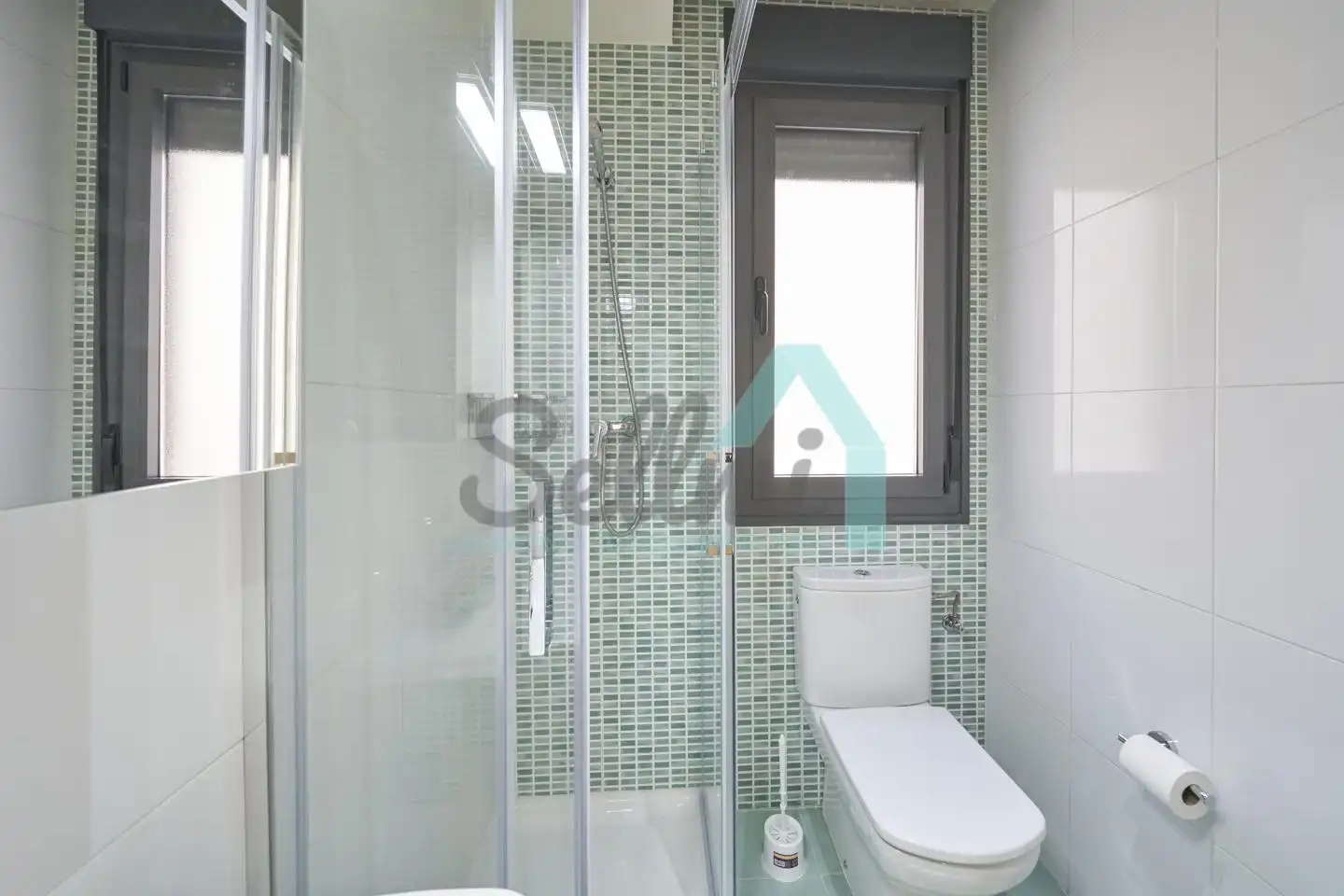 Bathroom of Flat for rent in Oviedo   with Heating and Furnished