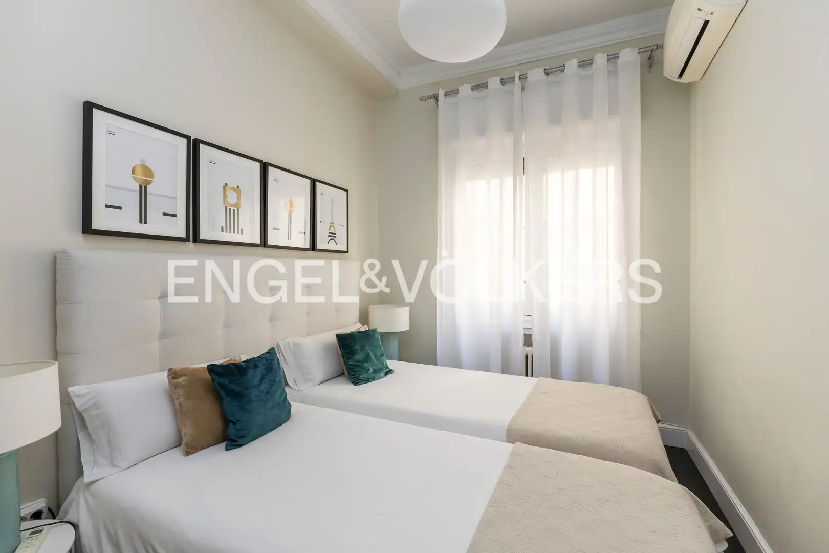 Schlafzimmer von Wohnung zur Miete in Madrid mit Klimaanlage, Heizung und Möbliert