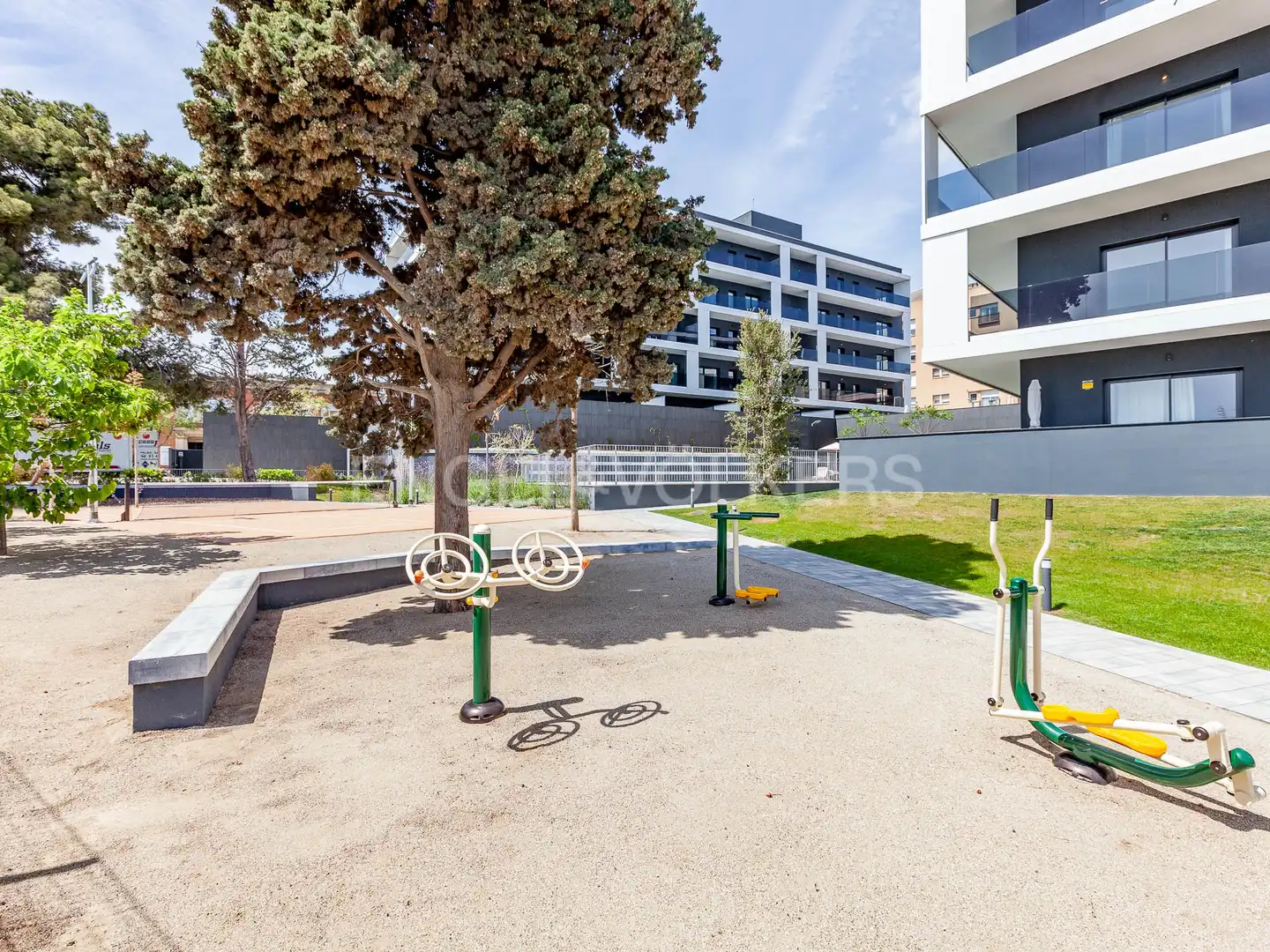 Parking de Piso de alquiler en Esplugues de Llobregat con Aire acondicionado, Calefacción y Jardín privado