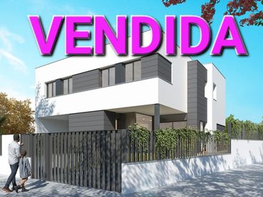 Adosado con balcón en venta en Carrer del Jou 6